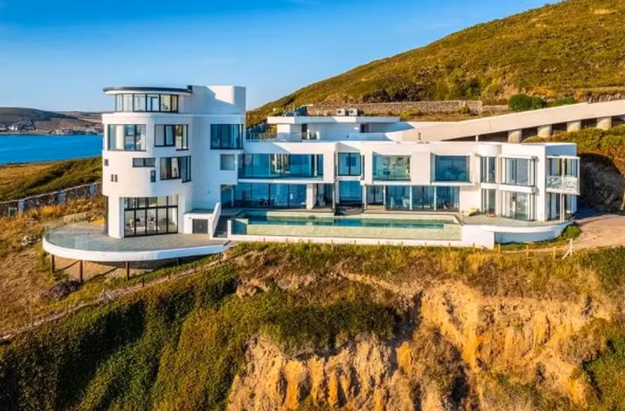 A Casa Mais Triste do Mundo Luxo, Beleza e uma História de Desafios