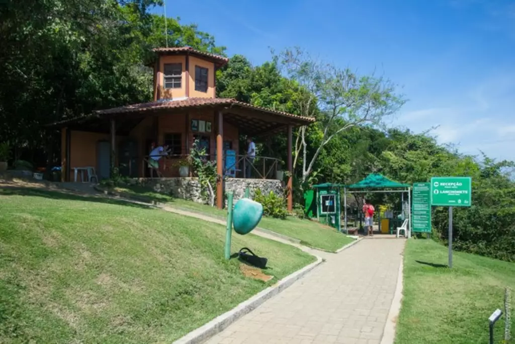Morro da Pescaria e a Praia do Ermitão