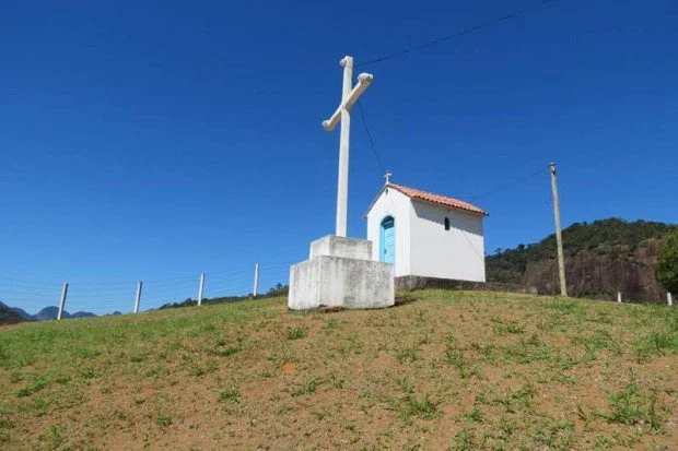 A Capela de Santo Antônio: História e Fé em Ibiraçu 10 igrejinha de Santo Antonio Ibiracu capelinha br 101 1