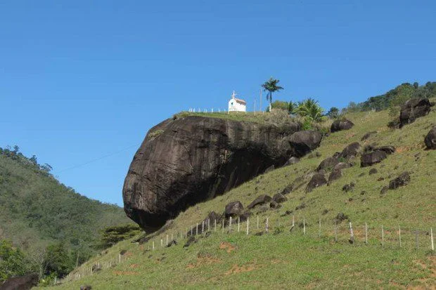 A Capela de Santo Antônio: História e Fé em Ibiraçu 6 igrejinha de Santo Antônio, Ibiraçu capelinha br 101