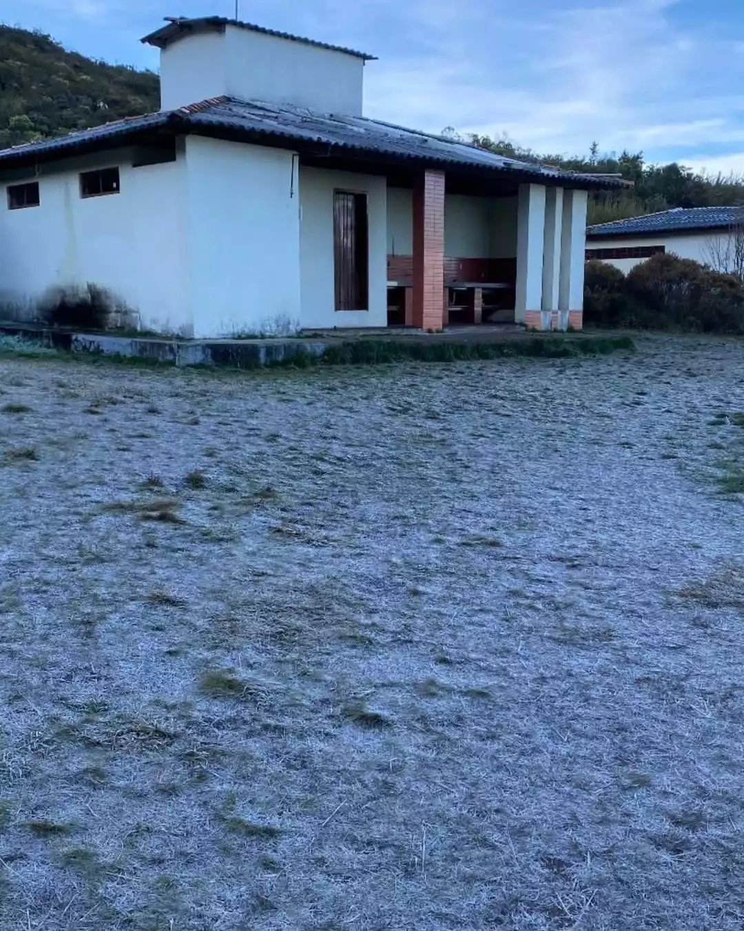 Cachoeira Congelada no Caparaó Inverno Surpreendente no ES