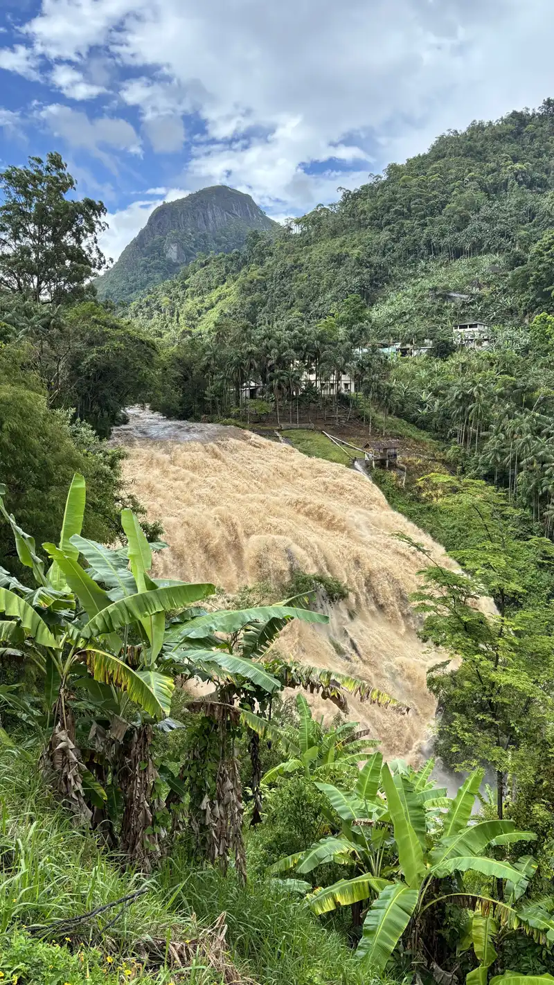 Vídeo de seguidora flagra cheia na Cachoeira Baixo Mundo Novo no ES 2 Cachoeira Baixo Mundo Novo no ES