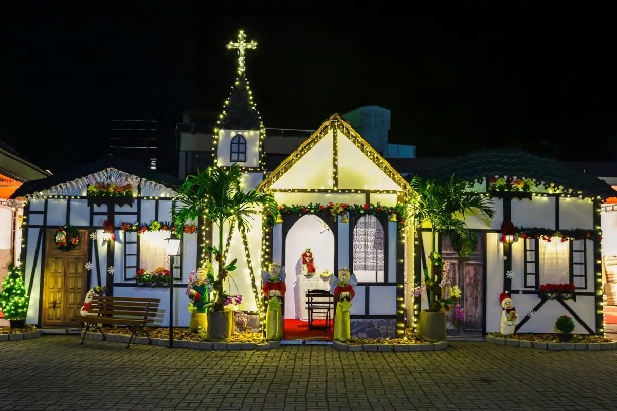 Natal no ES: Onde ver luzes e horários da Missa do Galo hoje (24) 1 Natal no ES: Onde ver luzes e horários da Missa do Galo hoje (24)