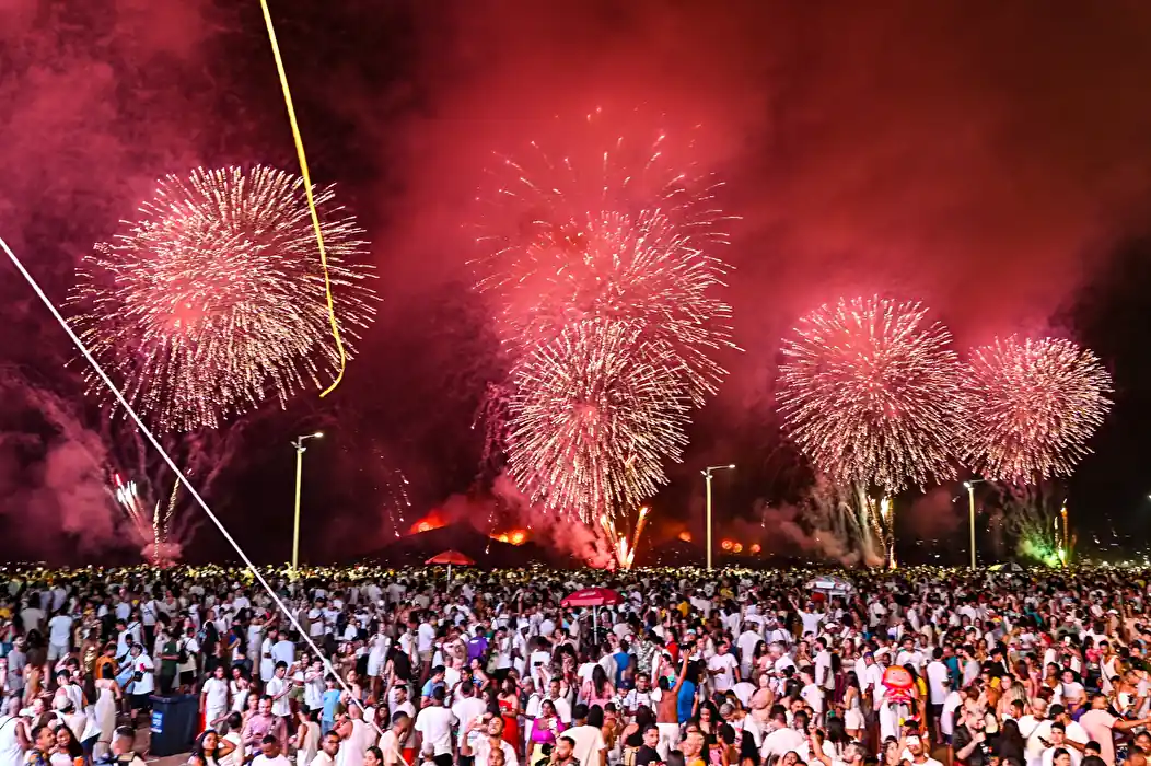 Réveillon 2026 no ES: 100 Shows, Sol e a Melhor Virada do Brasil