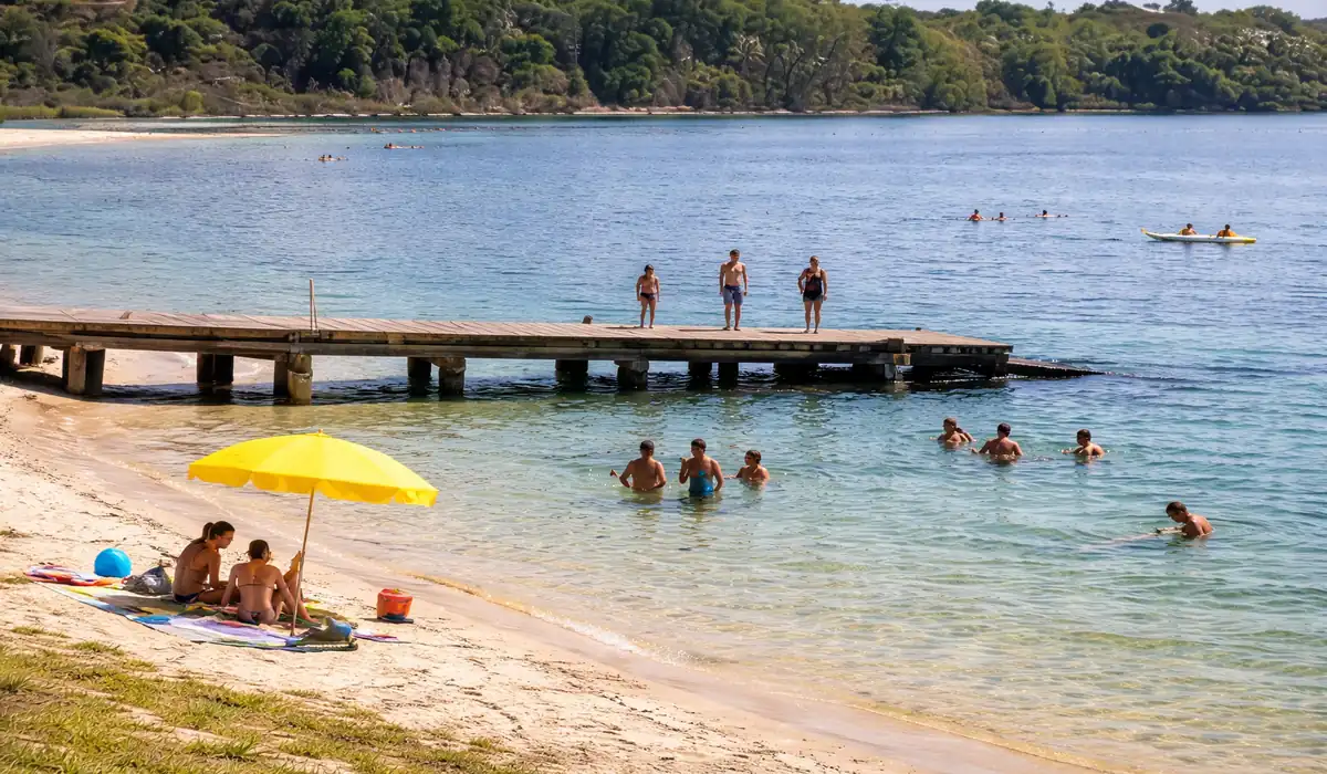 Vista panorâmica da Lagoa Nova em Linhares, local onde banhistas relataram incidentes com peixes.