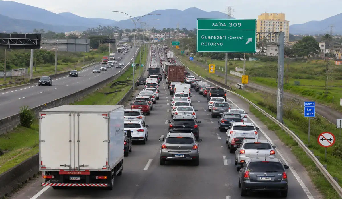 BR-101 e Rodovia do Sol: horários para evitar