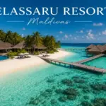 Velassaru Resort nas Maldivas com praia mar azul e villa sobre a água