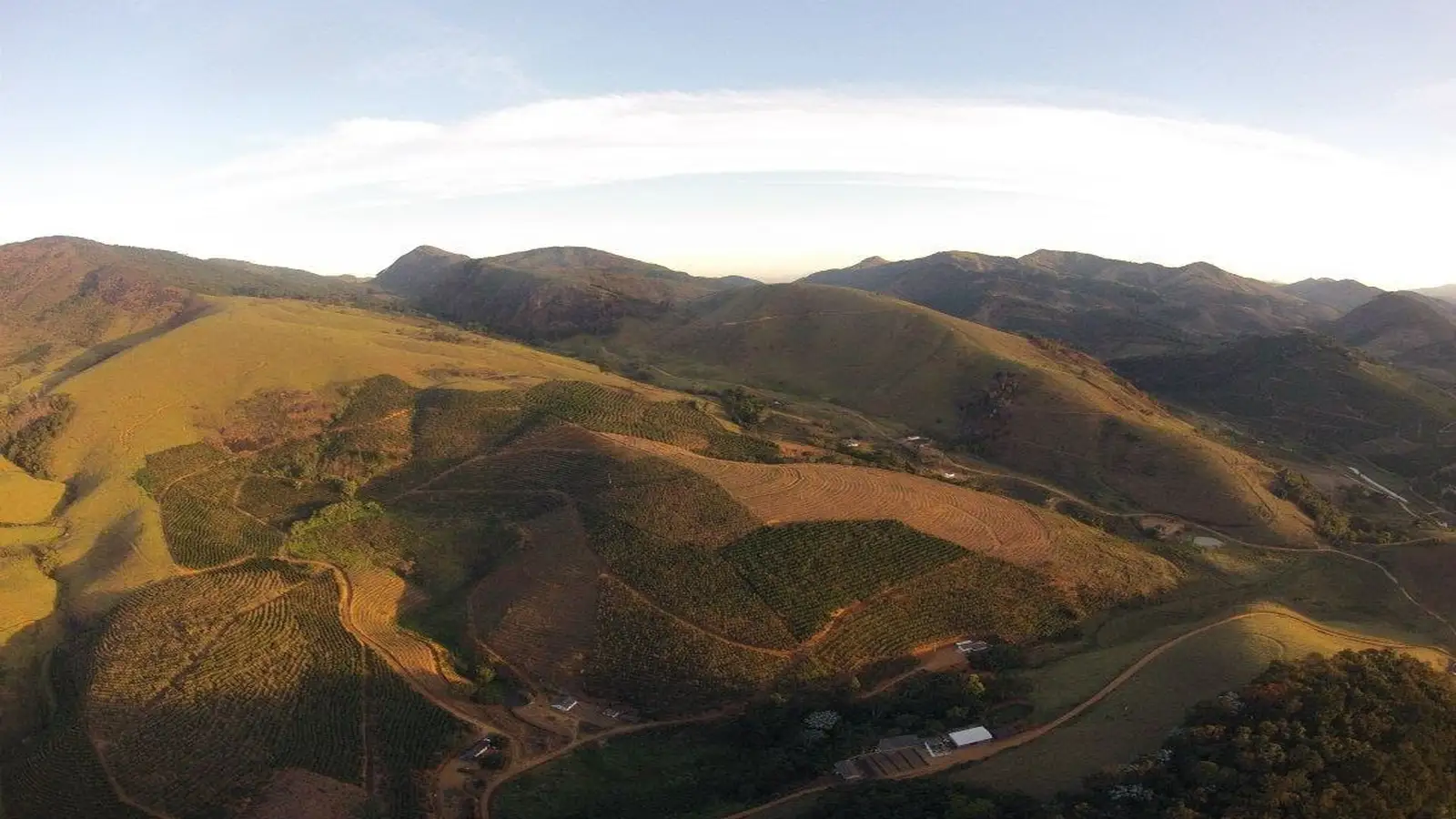 Pico Colossus em Iúna com vista para montanhas do Caparaó